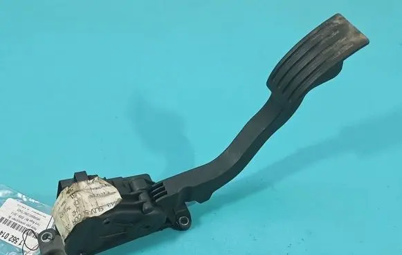 Ford Kuga I Accelerator throttle pedal 3M519F836AH IMPRK1562014