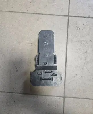 Volkswagen PASSAT B5 Tail light bulb cover holder 3B9945257