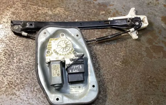 Volkswagen Jetta V Sliding door window regulator with motor 1K5839461