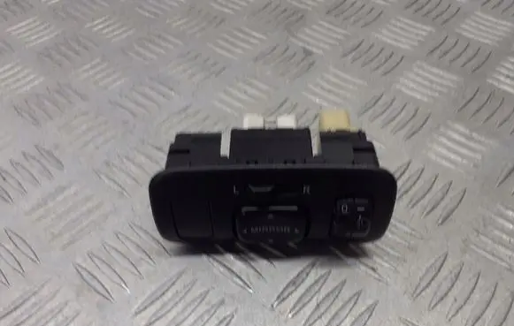 Toyota Yaris Wing mirror switch