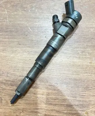 BMW 5 E39 Fuel injector 0445110048 7785985