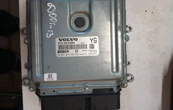 Volvo XC60 Engine control unit/module 31303388