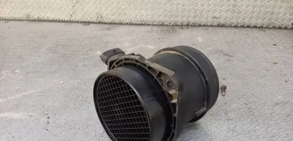 Volvo V70 Mass air flow meter 30677999 0281002730