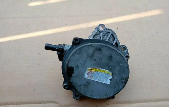 KIA Sportage Vacuum pump 288102A500
