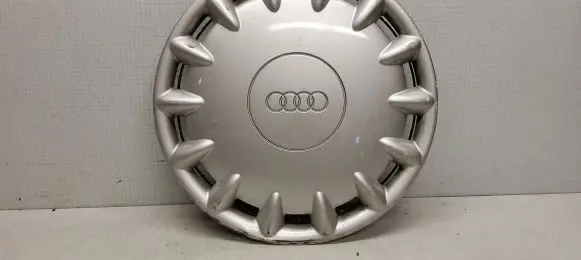 Audi A4 S4 B5 8D R15 wheel hub/cap/trim 8D0601147