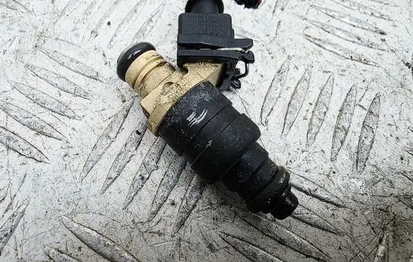 Mini One - Cooper Cabrio R52 Fuel injector 1521390
