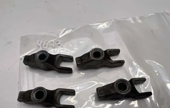 Opel Insignia A Fuel Injector clamp holder