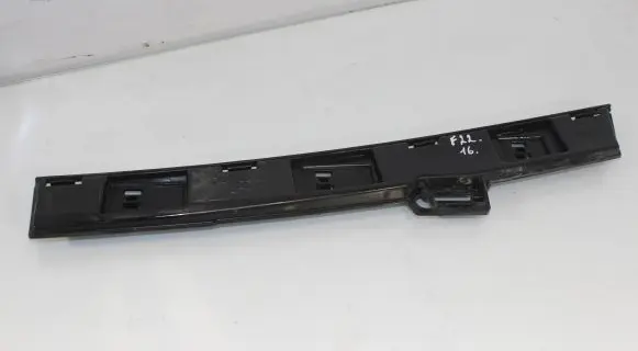 Sill/side skirt trim