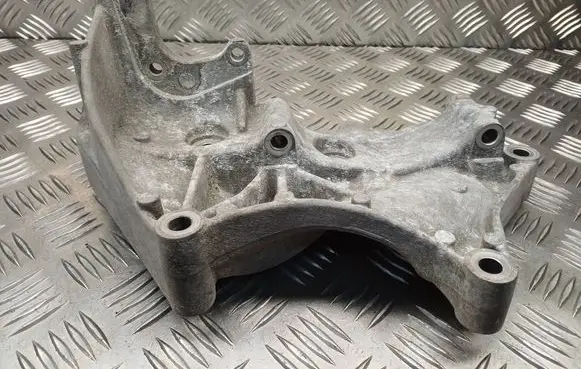 Suzuki Grand Vitara II Generator/alternator bracket 