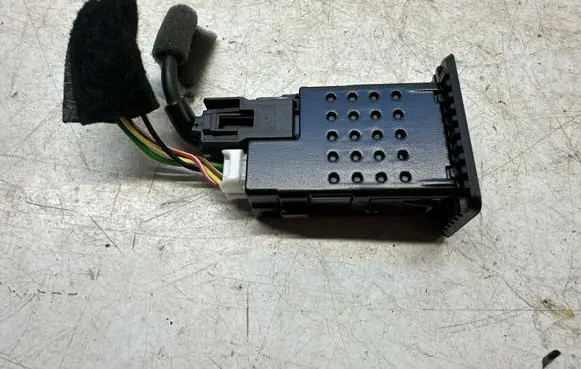 Nissan Juke II F16 USB socket connector 284H35FA0C