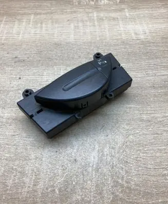 Mercedes-Benz E W211 Parking (PDC) sensor switch 2118216958 03751222