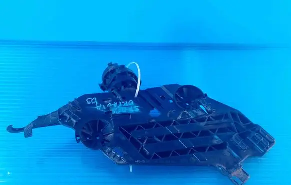 Skoda Octavia Mk2 (1Z) Headlight/headlamp mounting bracket RE17035202
