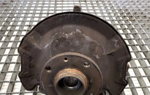 Suzuki Swift I Front wheel hub spindle knuckle