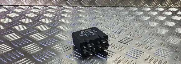 Volkswagen PASSAT B4 Other relay 028906124A