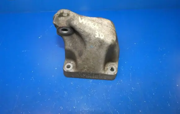 Mercedes-Benz ML W164 Engine mounting bracket A6422230204