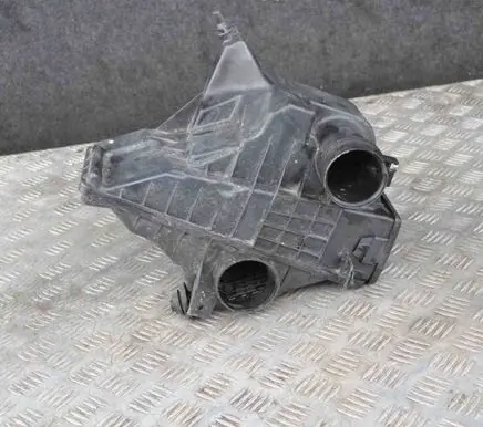 Nissan Note (E11) Air filter box BC20A