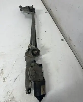 Mitsubishi Colt Front wiper linkage and motor 8250A153