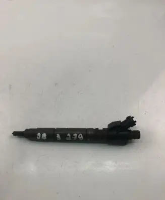 Volvo V60 Fuel injector 31303238