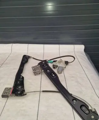 Tesla Model Y Front door manual window regulator 