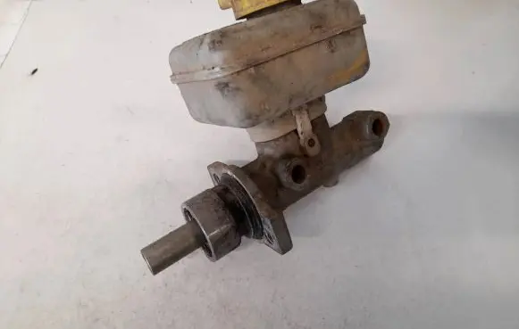 Volkswagen Golf IV Master brake cylinder 21027099 l481402