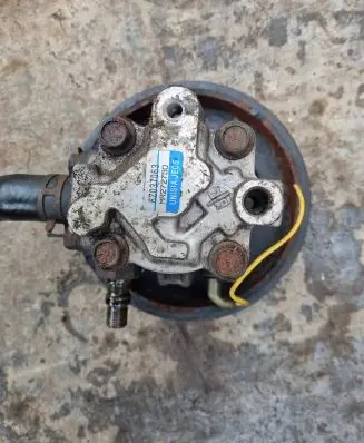 Mitsubishi Space Wagon Power steering pump