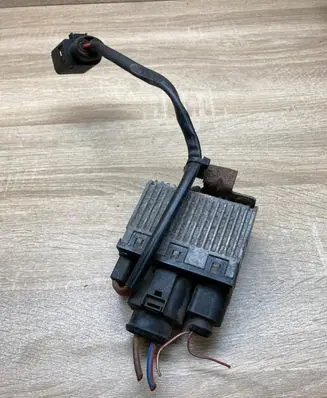 Audi A4 S4 B6 8E 8H Coolant fan relay 8E0959501P