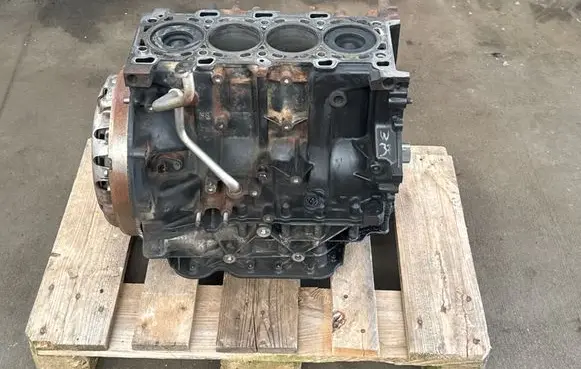 Opel Vivaro Engine block 8200716880