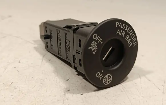 Passenger airbag on/off switch