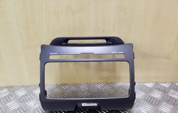 KIA Sportage Radio/GPS head unit trim U097813810