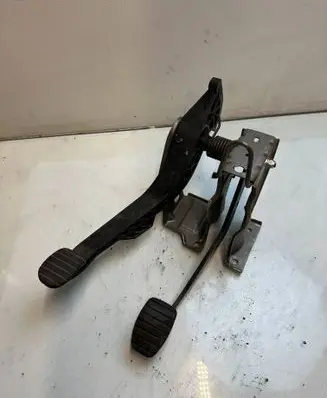 Dacia Sandero Pedal assembly 7436534534