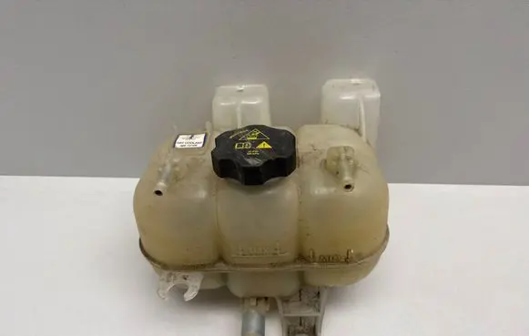 Chrysler Pacifica Coolant expansion tank/reservoir 68217323AA 62541BCAV2