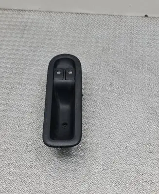 Renault Clio III Electric window control switch 8200356513