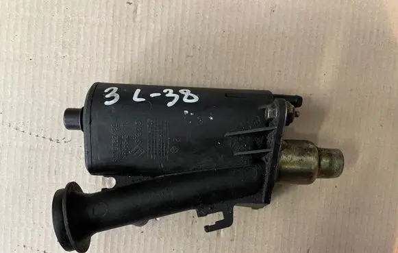 Renault Scenic I Oil breather separator 8200082486 PA66GF30