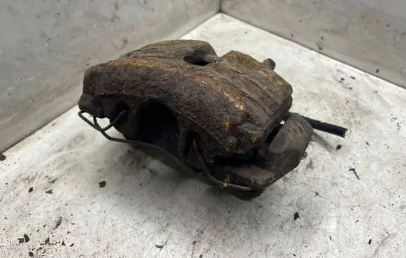 Volkswagen PASSAT B6 Front brake caliper