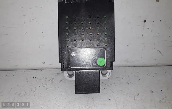 Volkswagen Golf IV Aerial GPS antenna 1k6035570b