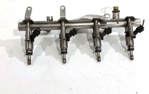 Volkswagen PASSAT CC Fuel main line pipe 06J133317M