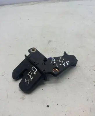 Audi A4 S4 B5 8D Tailgate/trunk/boot lock/catch/latch 8E5827505B