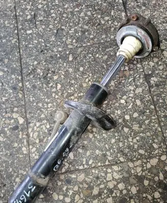 Volkswagen PASSAT B6 Front shock absorber/damper 