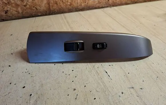 Toyota Prius (NHW20) Electric window control switch 7423147090