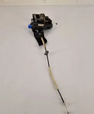 Volkswagen Touareg I Front door lock 