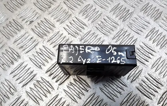 Mitsubishi Pajero Air conditioner control unit module mr460757