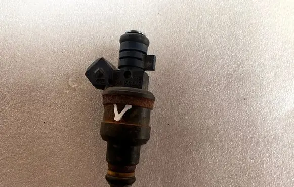 Peugeot 406 Fuel injector 0280150446