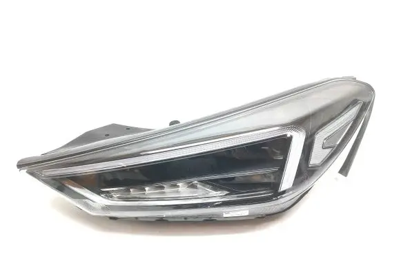 Hyundai Tucson TL Headlight/headlamp D792111A10 1812060117EL1