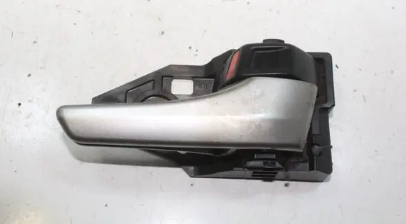 Toyota Prius+ (ZVW40) Front door interior handle