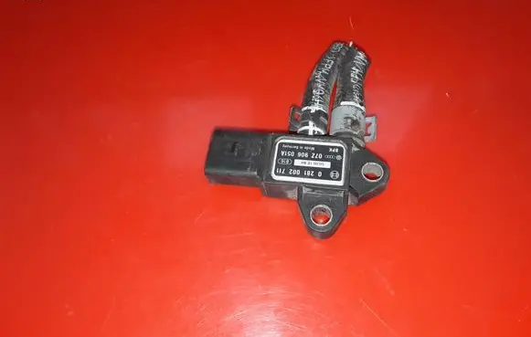 Audi A4 S4 B7 8E 8H Air pressure sensor 07Z906051A 0281002711