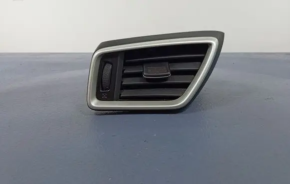 Nissan Qashqai Dashboard side air vent grill/cover trim 687614EH0A