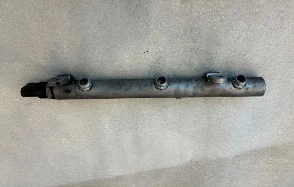 Mercedes-Benz E W211 Fuel main line pipe A6420700695 6420700695