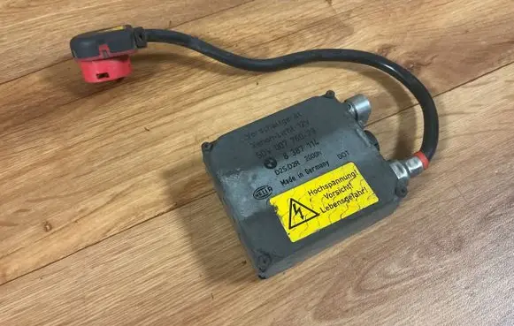 BMW 5 E39 Headlight ballast module Xenon 5DV00776029 8387114