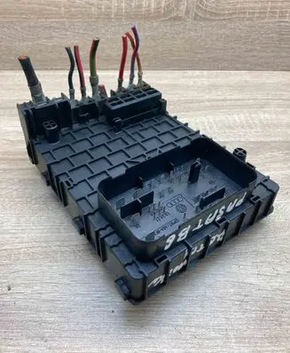 Volkswagen PASSAT B6 Fuse module 3C0937125 23452946