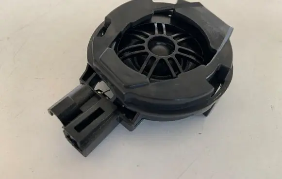 Front door high frequency speaker
